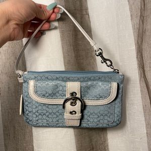 Coach baby blue buckle wallet 💙
